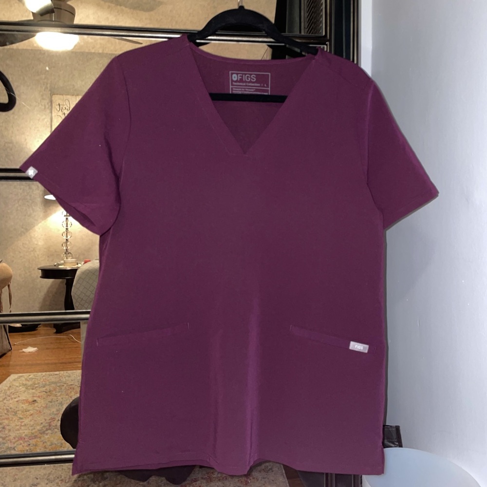 Figs Casma 3-Pocket Scrub Top and High-Waisted Zamora Joggers in LE Deep Purple